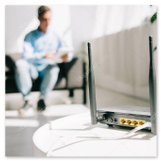 Router business e sistemi Wi-Fi mesh in un ufficio