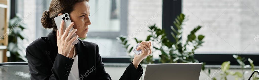 Operatore che offre assistenza continua al cliente