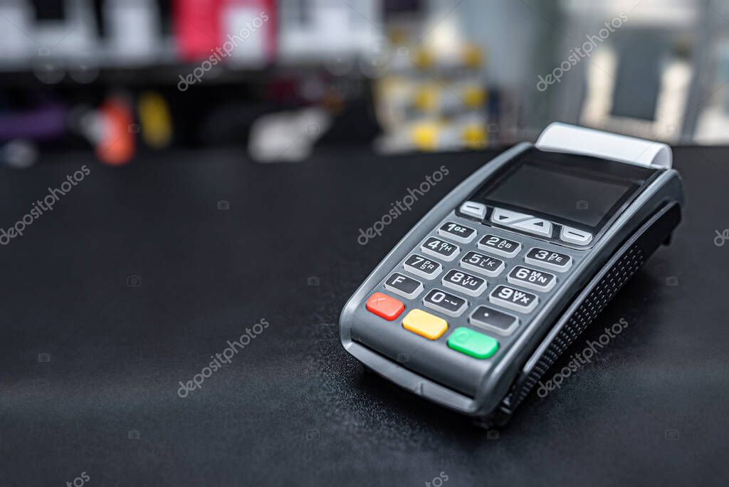 Negozio con casse e POS collegati alla rete